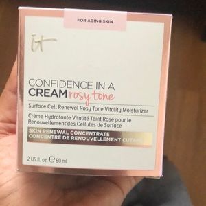 It cosmetics confidence in a cream Rosy tone